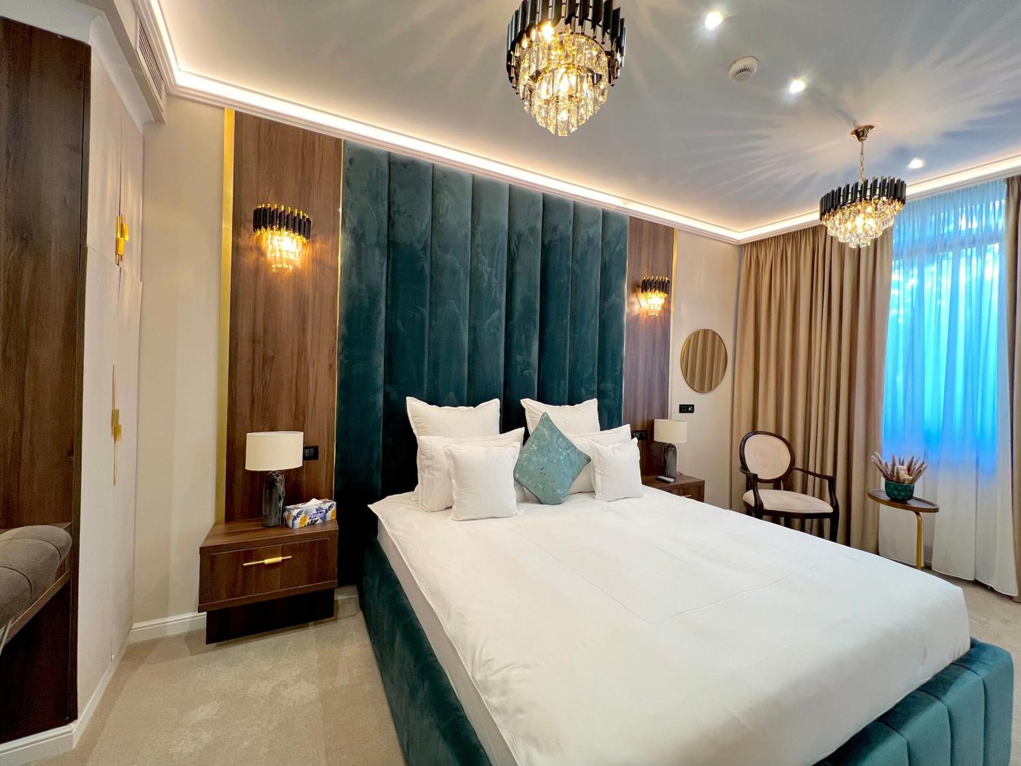 5 Continents Hotel