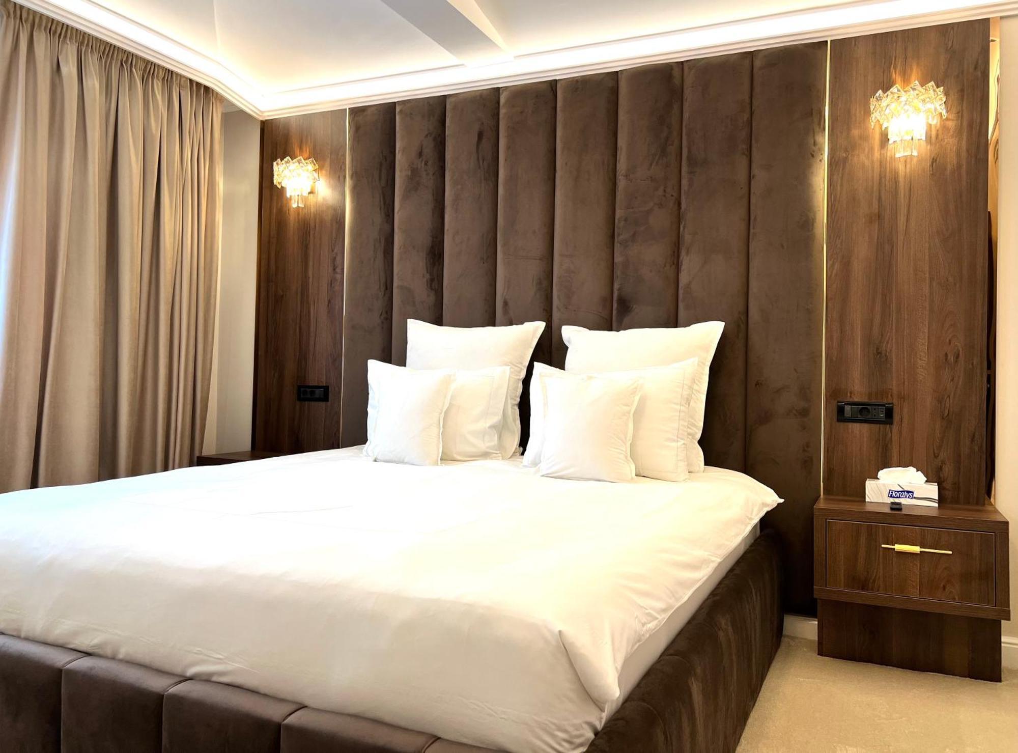 5 Continents Hotel