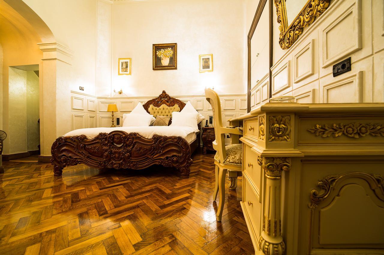 5 Continents Hotel