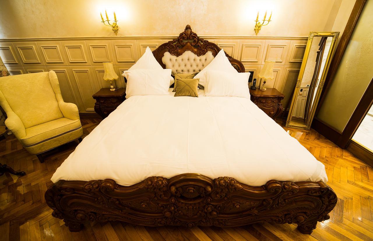 5 Continents Hotel